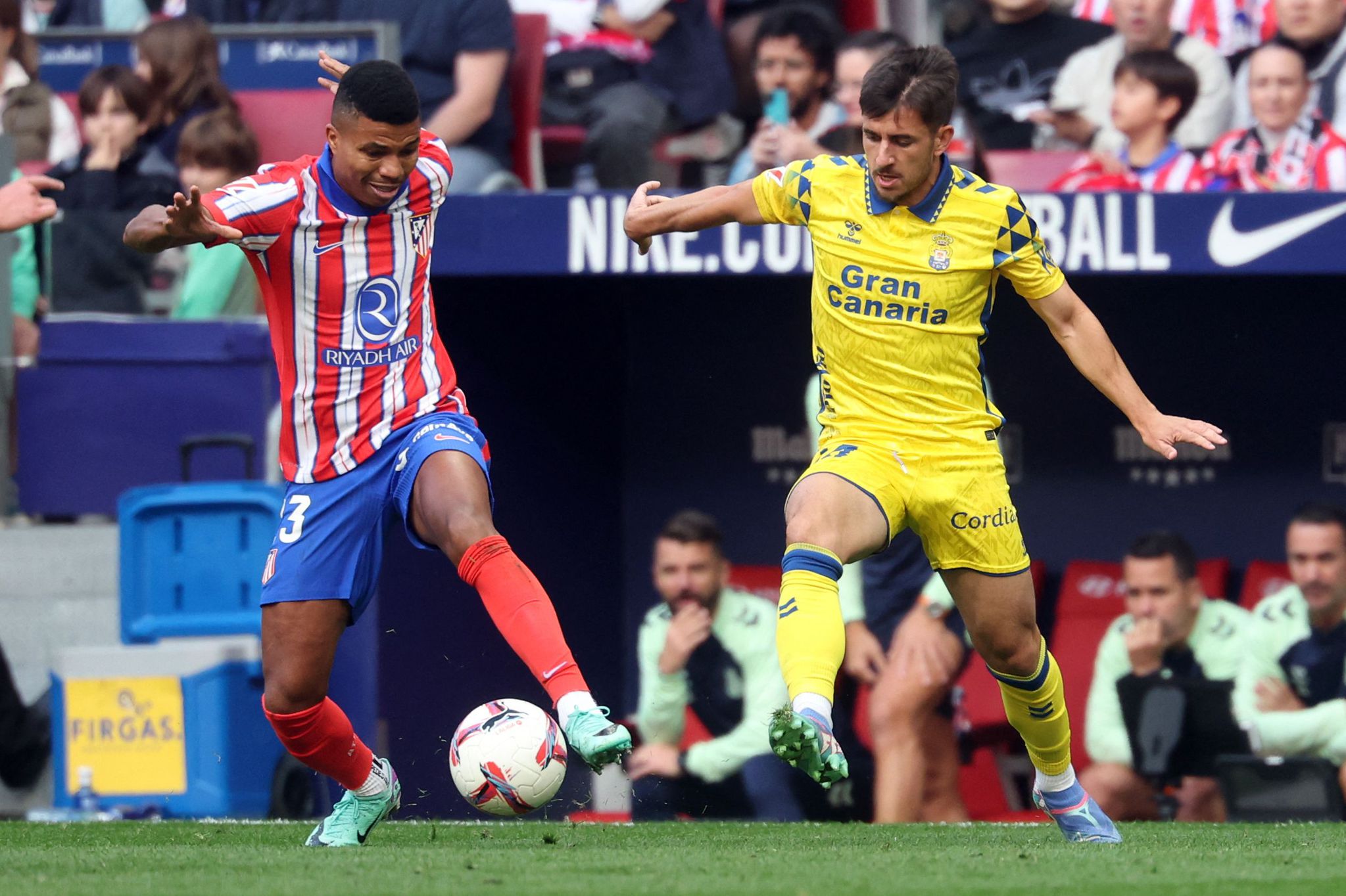 Fenerbahçe’den sol bek harekatı! Mourinho oyuncuyla görüştü