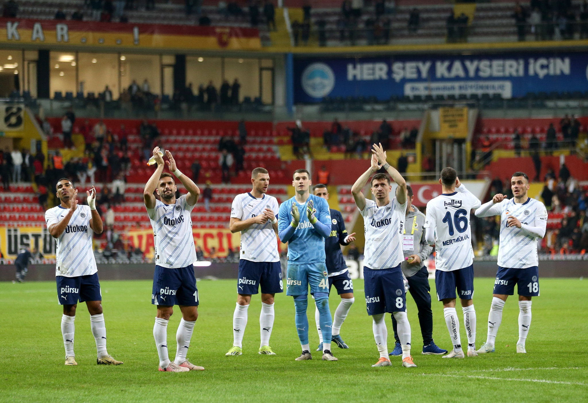 Fenerbahçe’den sol bek harekatı! Mourinho oyuncuyla görüştü