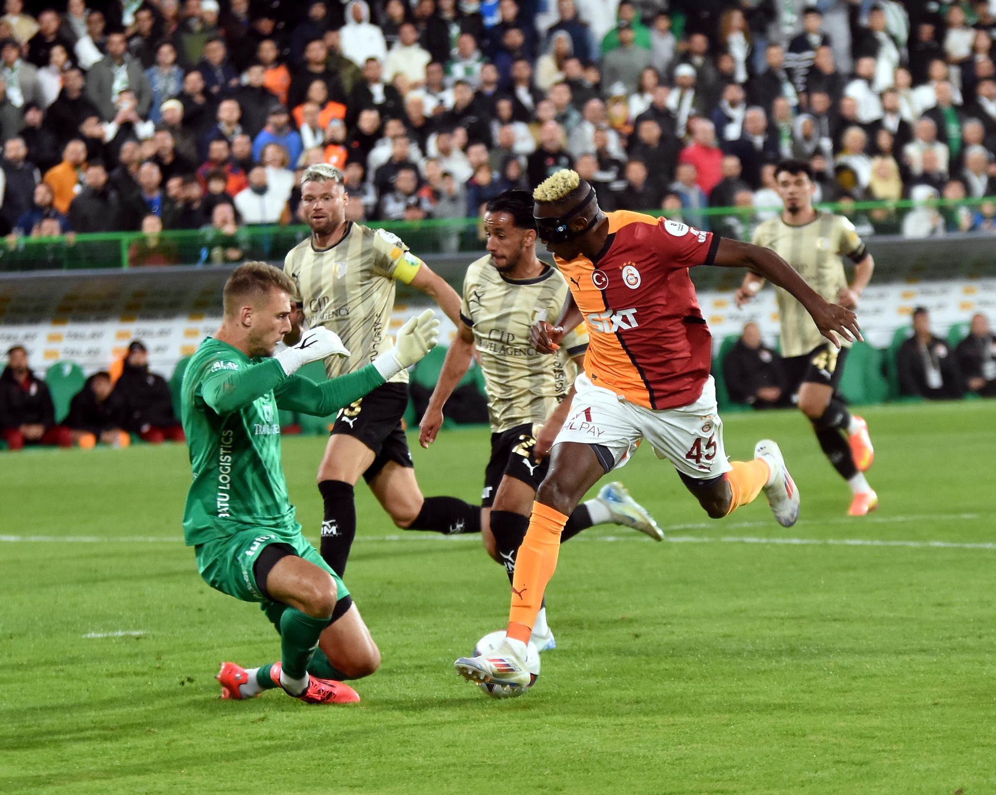 GALATASARAY HABERLERİ: Okan Buruk sitem etmişti! Bodrum’daki çim uzunluğu belli oldu