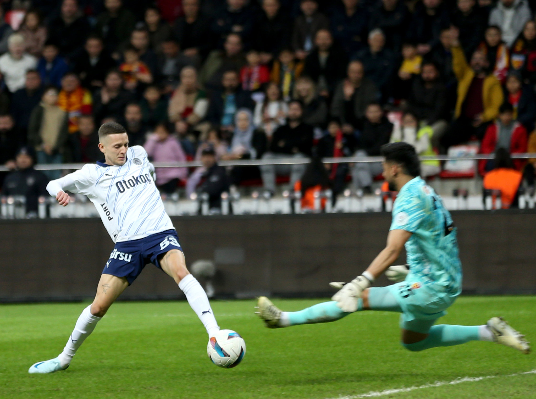 Mourinho’dan radikal karar! İşte Fenerbahçe’nin Slavia Prag maçı 11’i