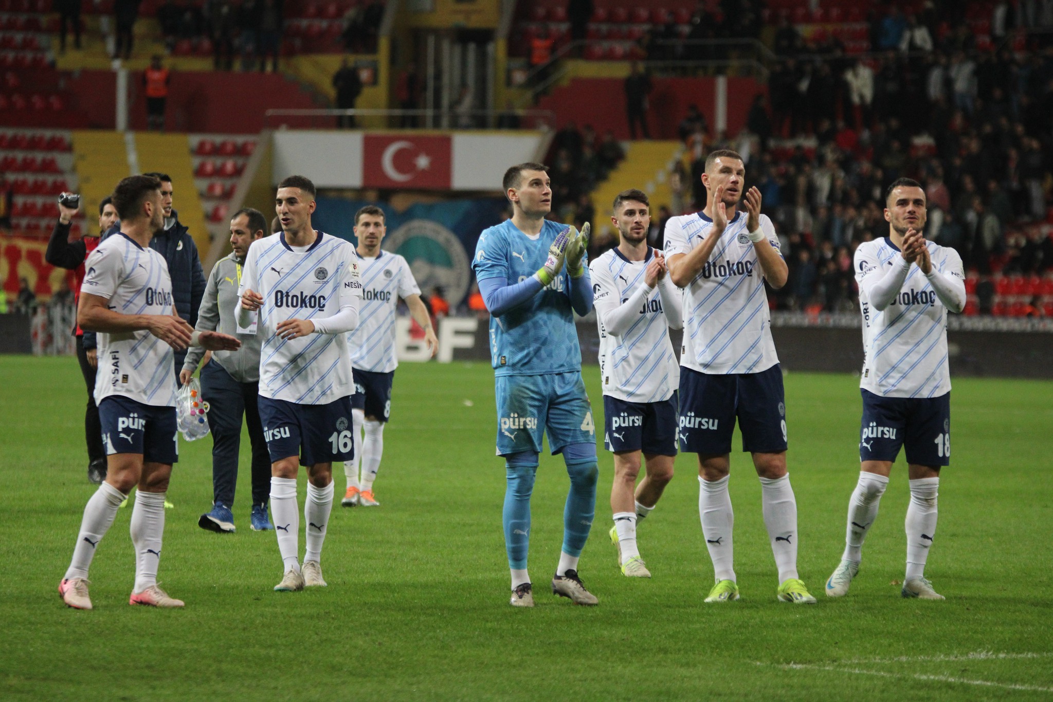 Mourinho’dan radikal karar! İşte Fenerbahçe’nin Slavia Prag maçı 11’i