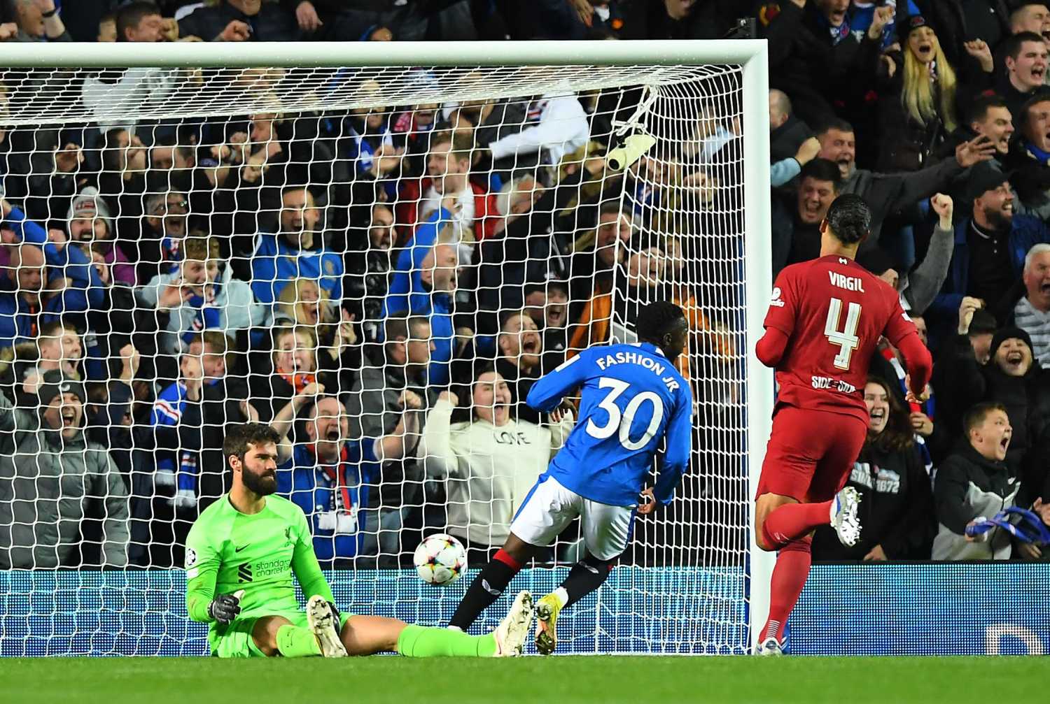 Galatasaray’a Alisson transferinde kötü haber! 2 dünya devi talip oldu