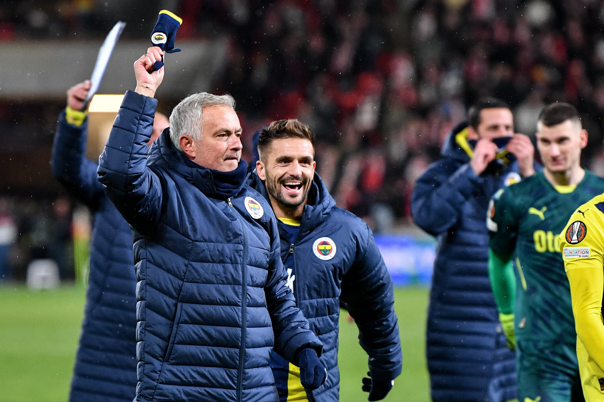 FENERBAHÇE HABERİ: İspanya’da flaş gelişme! Taraftarlar çıldırdı Jose Mourinho’yu istiyor