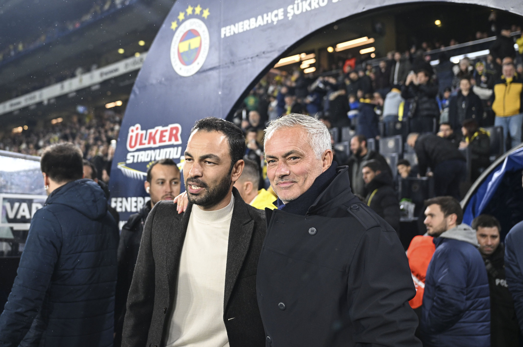 FENERBAHÇE HABERİ: İspanya’da flaş gelişme! Taraftarlar çıldırdı Jose Mourinho’yu istiyor