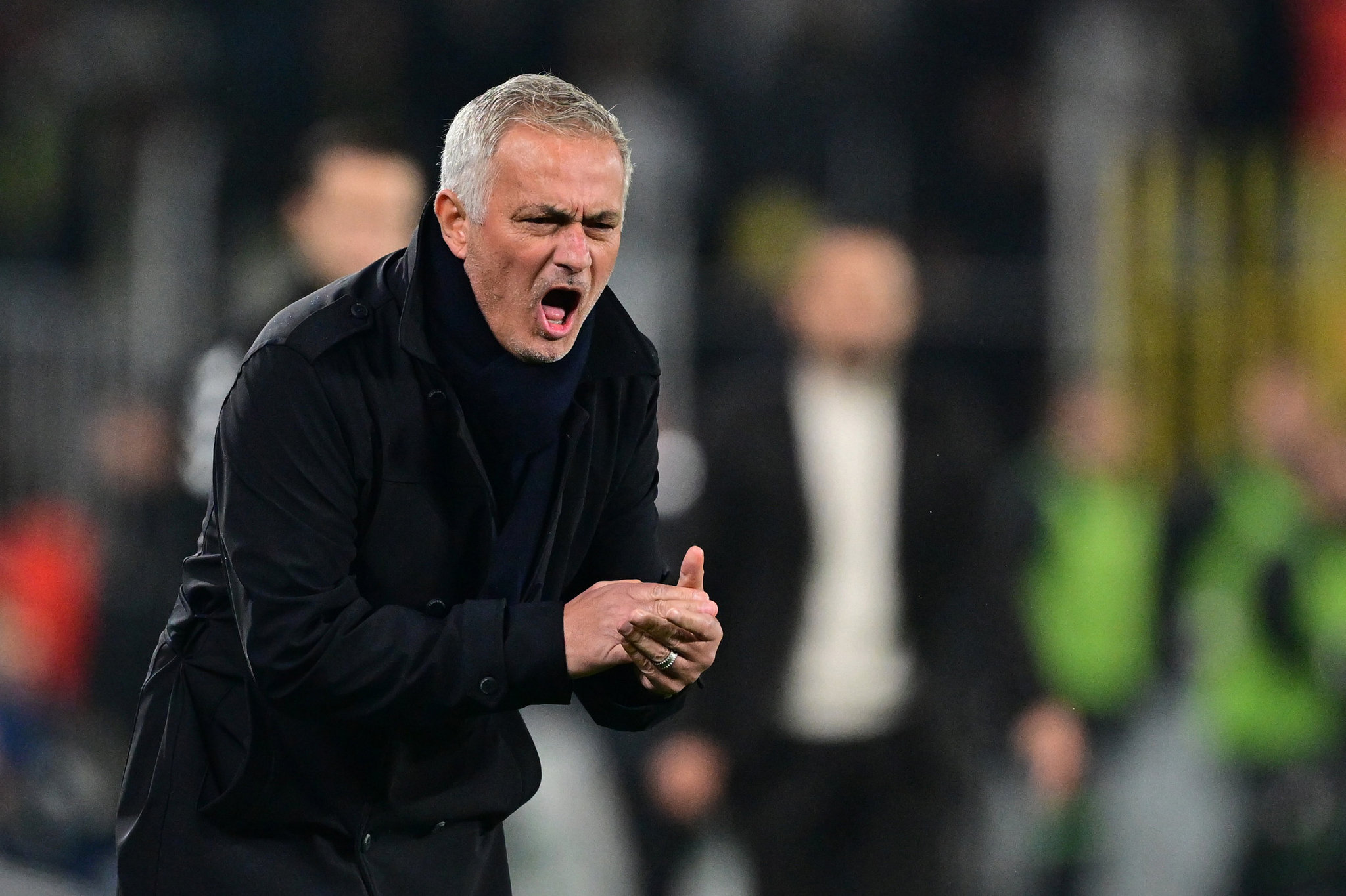 FENERBAHÇE HABERİ: İspanya’da flaş gelişme! Taraftarlar çıldırdı Jose Mourinho’yu istiyor