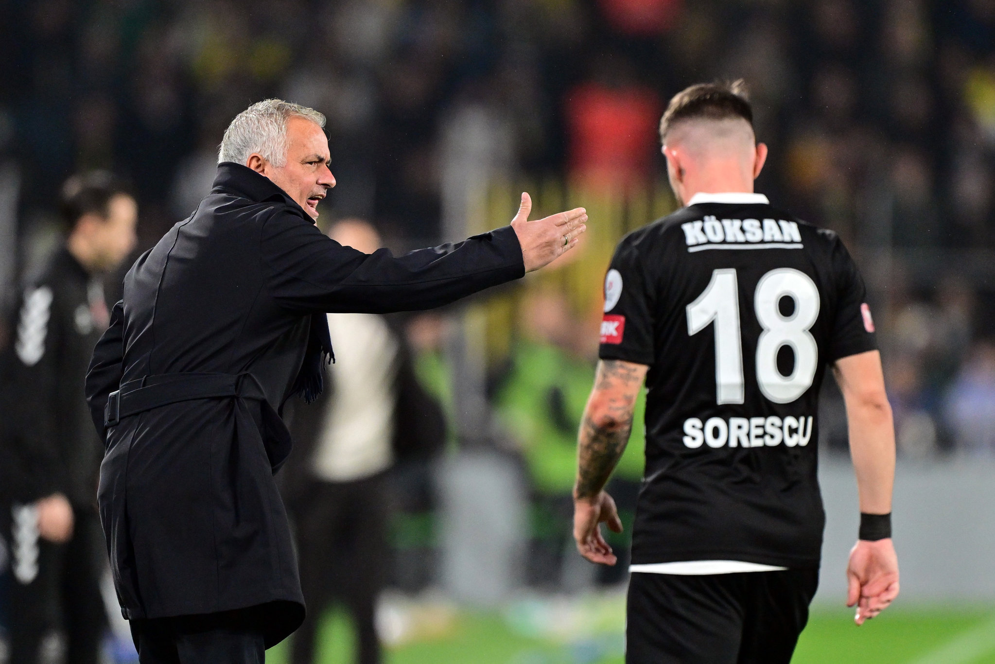 FENERBAHÇE HABERİ: İspanya’da flaş gelişme! Taraftarlar çıldırdı Jose Mourinho’yu istiyor