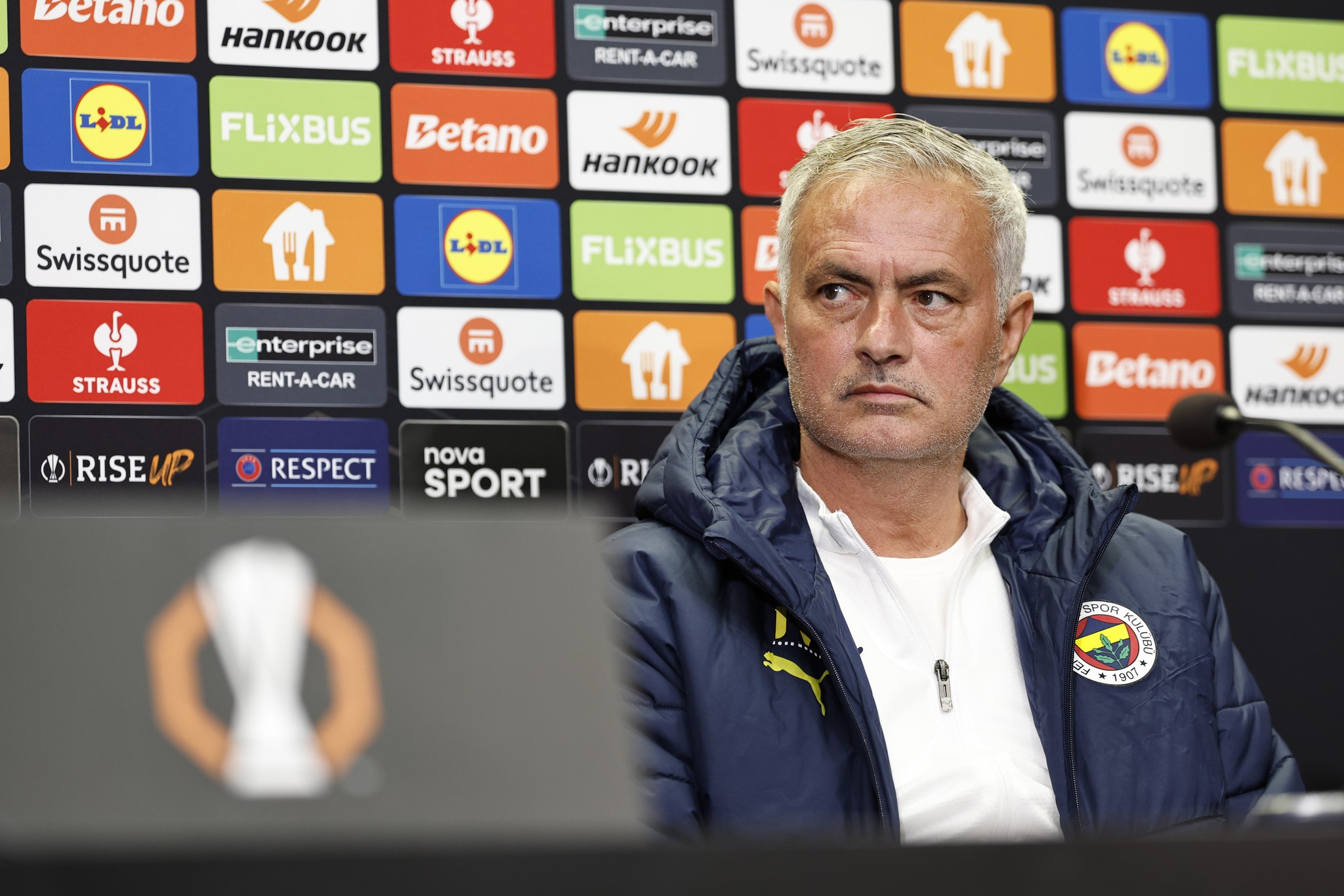 FENERBAHÇE HABERİ: İspanya’da flaş gelişme! Taraftarlar çıldırdı Jose Mourinho’yu istiyor