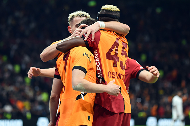 Galatasaray’a transferde kötü haber! Osimhen’in menajeriyle görüşmelere başladılar