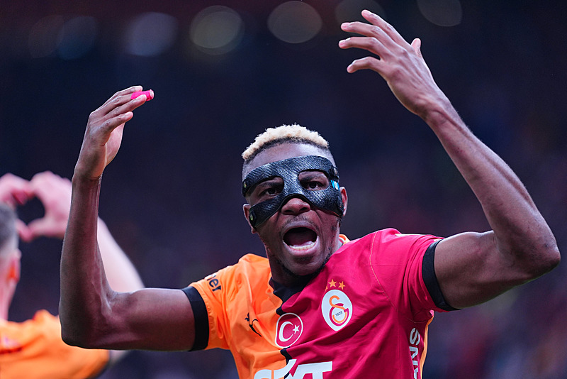 Galatasaray’a transferde kötü haber! Osimhen’in menajeriyle görüşmelere başladılar