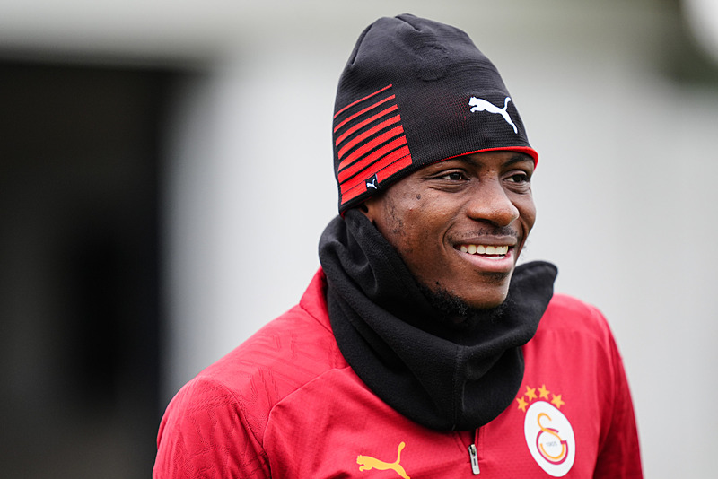 Galatasaray’a transferde kötü haber! Osimhen’in menajeriyle görüşmelere başladılar