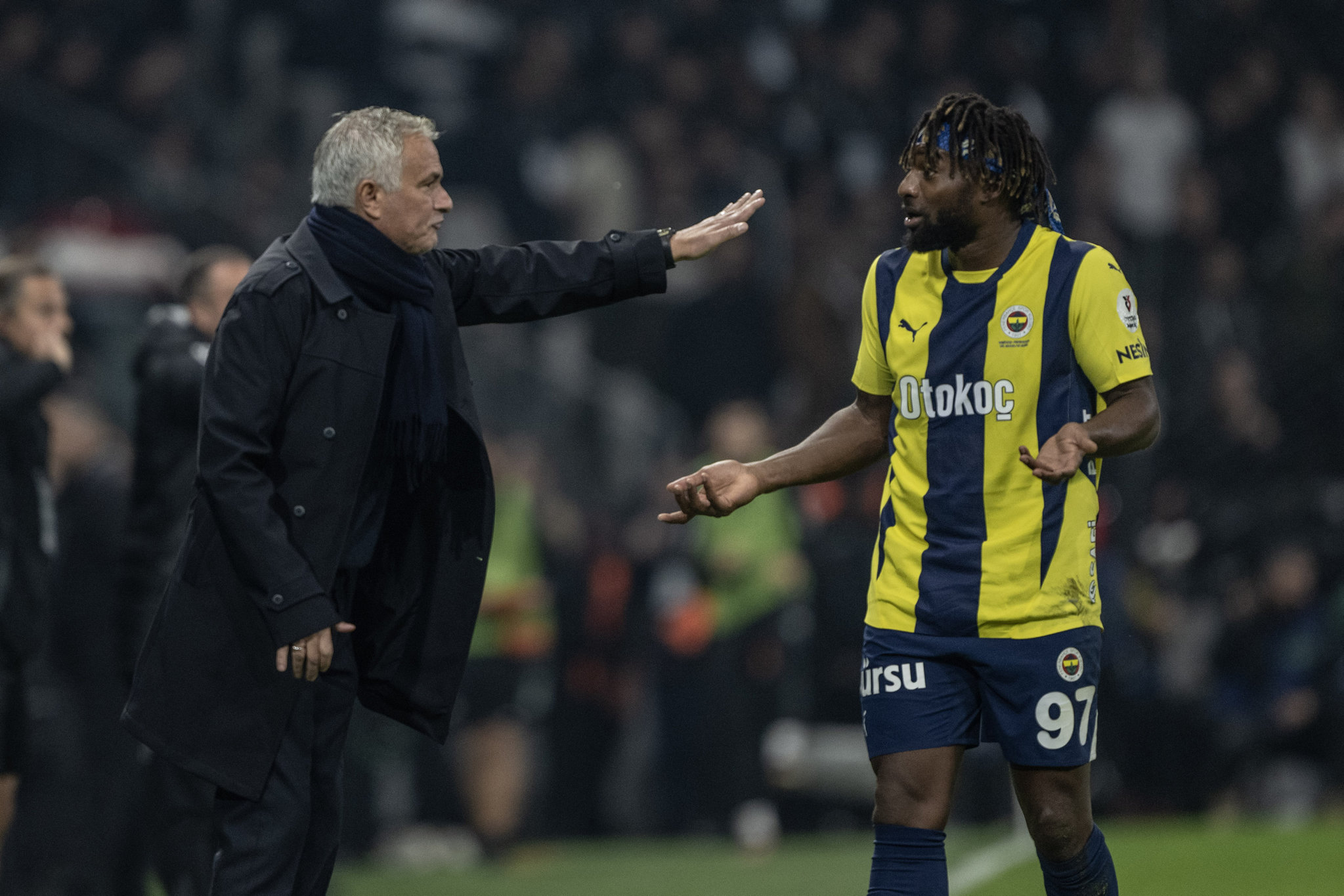 TRANSFER HABERİ: Fenerbahçe’de derbi sonrası radikal karar! Tam 8 futbolcunun bileti kesildi