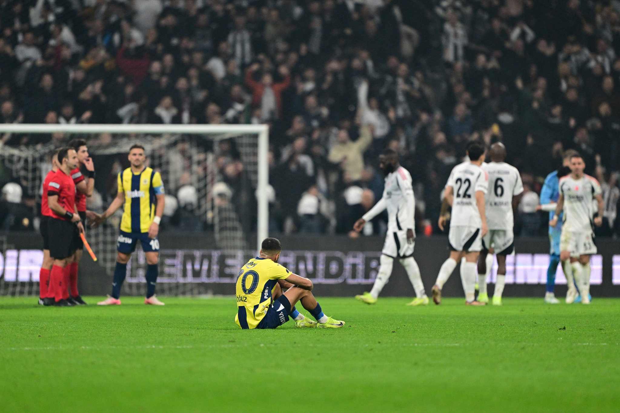 TRANSFER HABERİ: Fenerbahçe’de derbi sonrası radikal karar! Tam 8 futbolcunun bileti kesildi