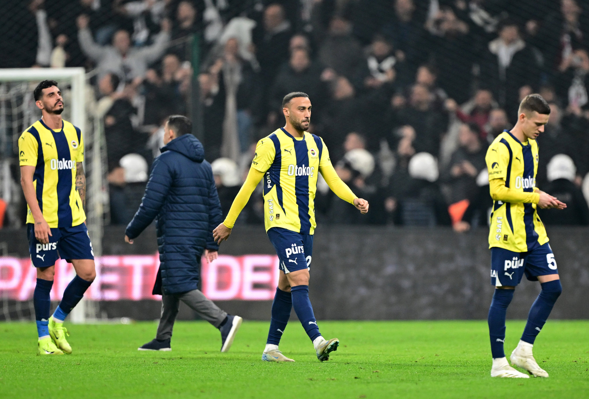 TRANSFER HABERİ: Fenerbahçe’de derbi sonrası radikal karar! Tam 8 futbolcunun bileti kesildi