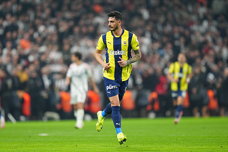 TRANSFER HABERİ: Fenerbahçe’de derbi sonrası radikal karar! Tam 8 futbolcunun bileti kesildi