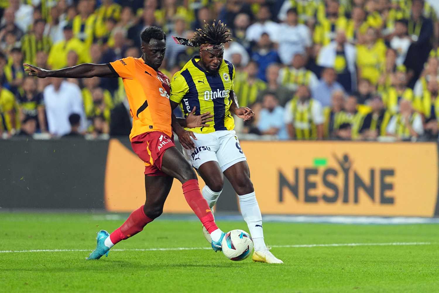 Fenerbahçe ve Galatasaray’dan dev transfer yarışı! Hedef Osimhen’in kankası