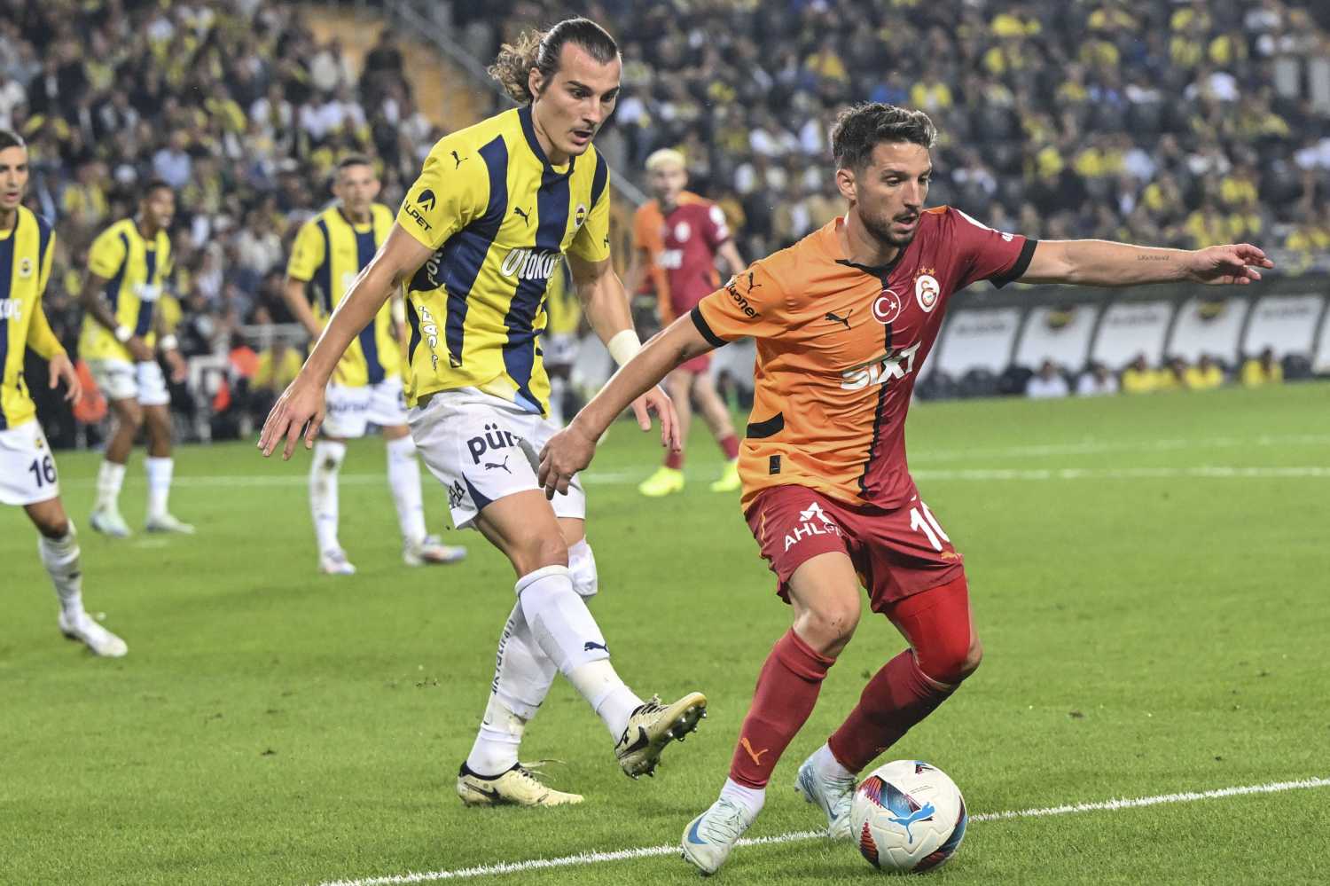 Fenerbahçe ve Galatasaray’dan dev transfer yarışı! Hedef Osimhen’in kankası