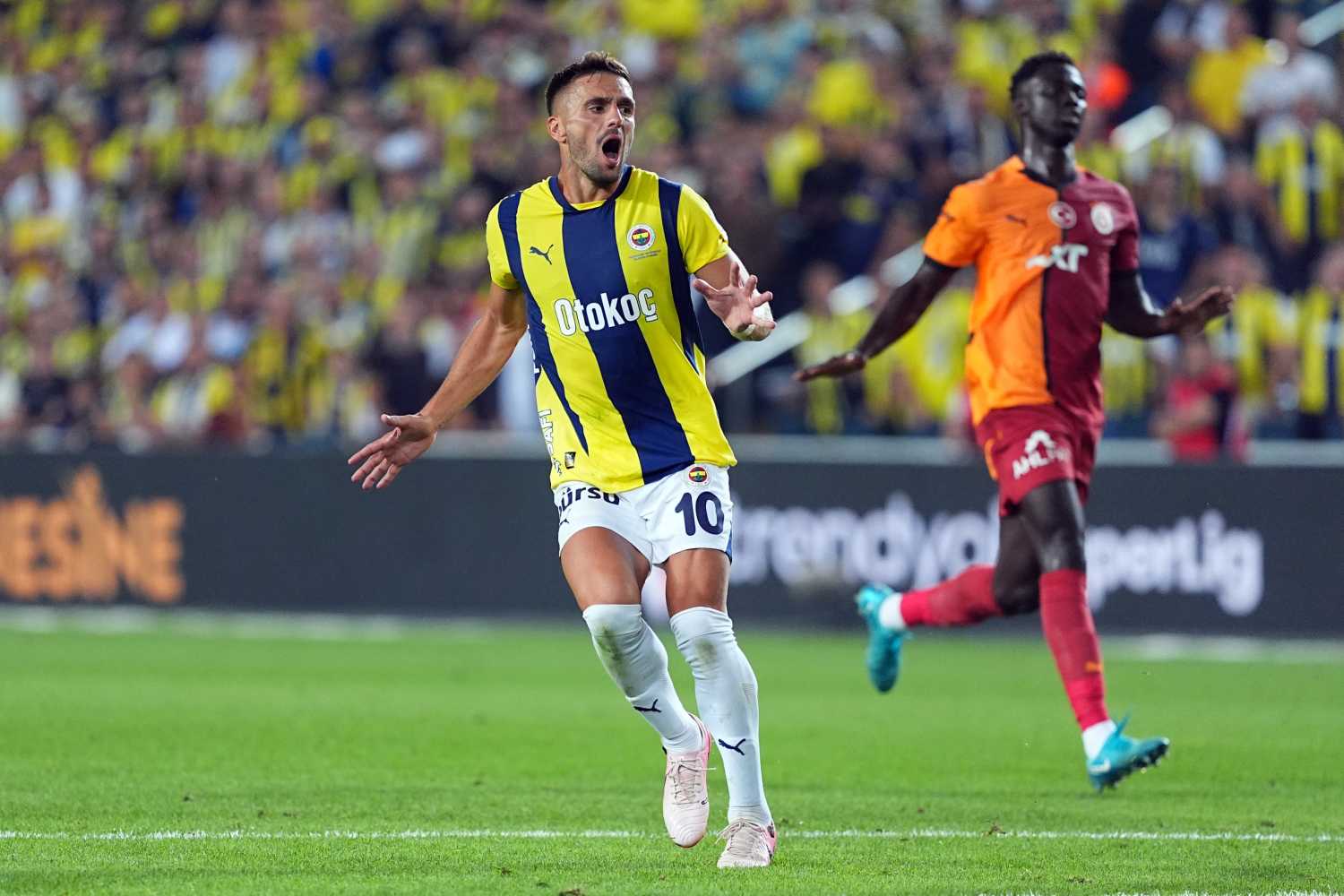 Fenerbahçe ve Galatasaray’dan dev transfer yarışı! Hedef Osimhen’in kankası