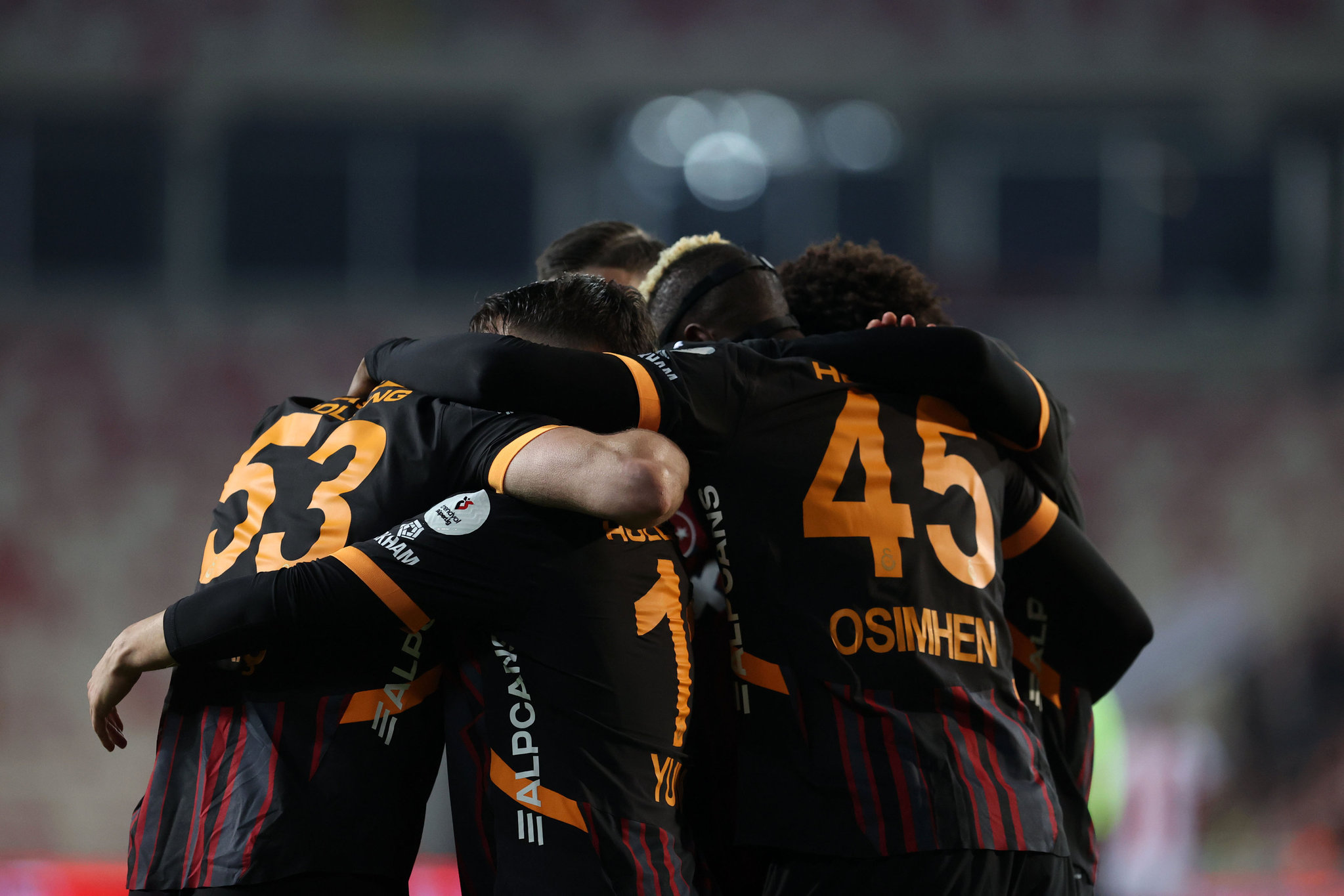 TRANSFER HABERİ | Galatasaray’dan sağ beke bomba hamle! Beşiktaş’ın eski yıldızına kanca