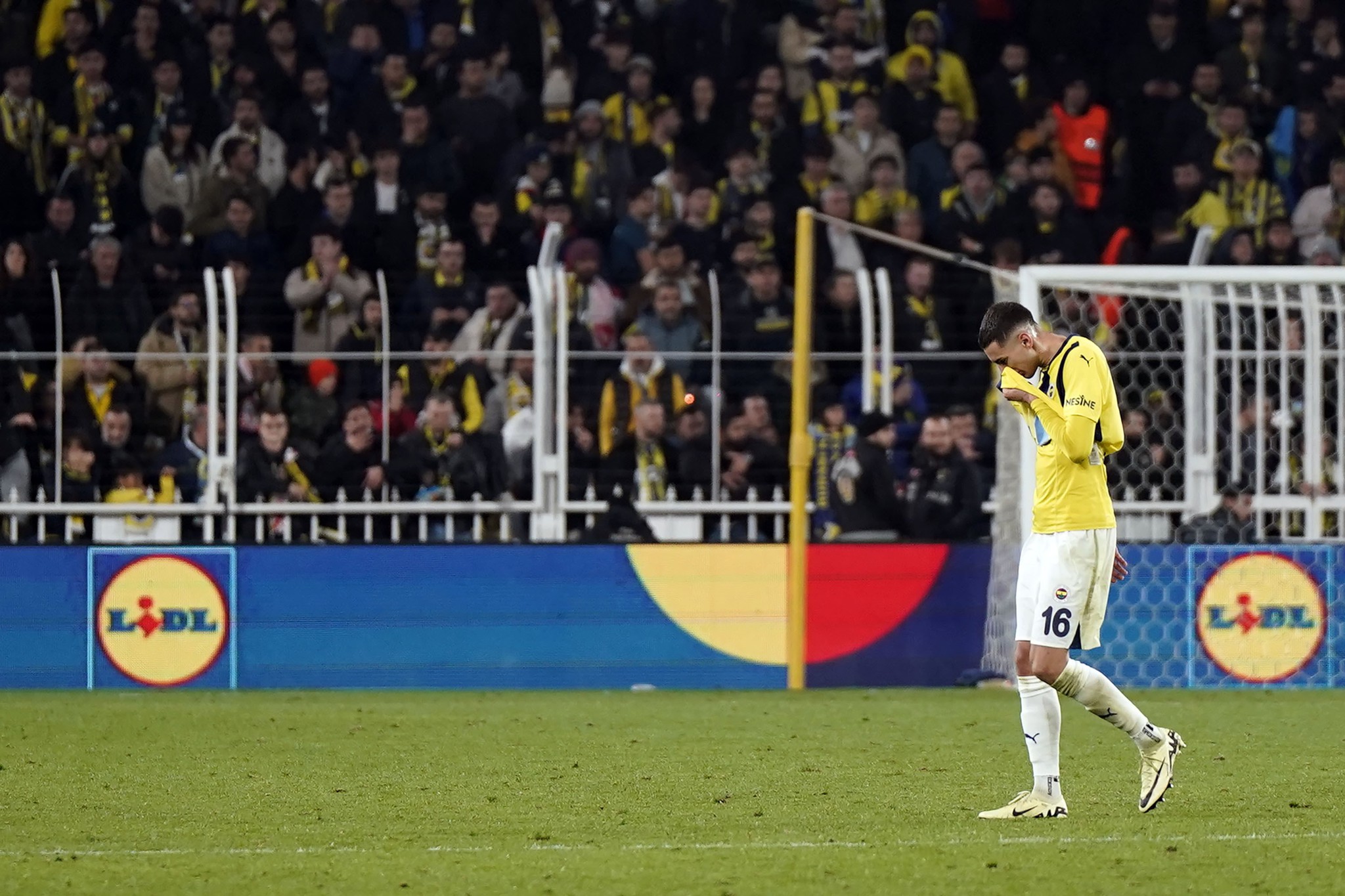 Fenerbahçe transferde gaza bastı! Kanarya’nın yeni stoperi Hollanda’dan