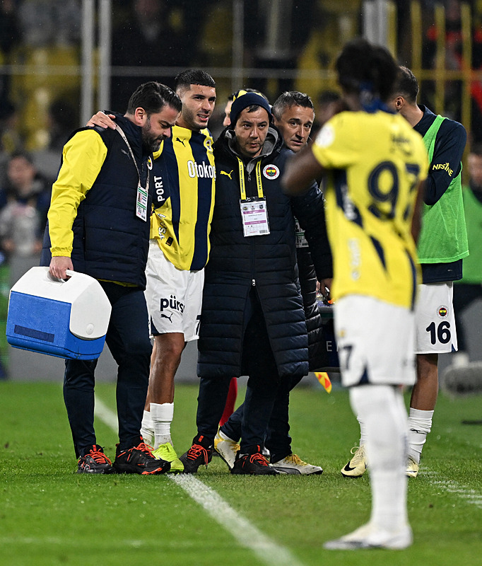 TRANSFER HABERİ | Fenerbahçe’den stoper operasyonu! Sakatlıklar sonrası harekete geçildi... 62 milyon Euro’luk takviye