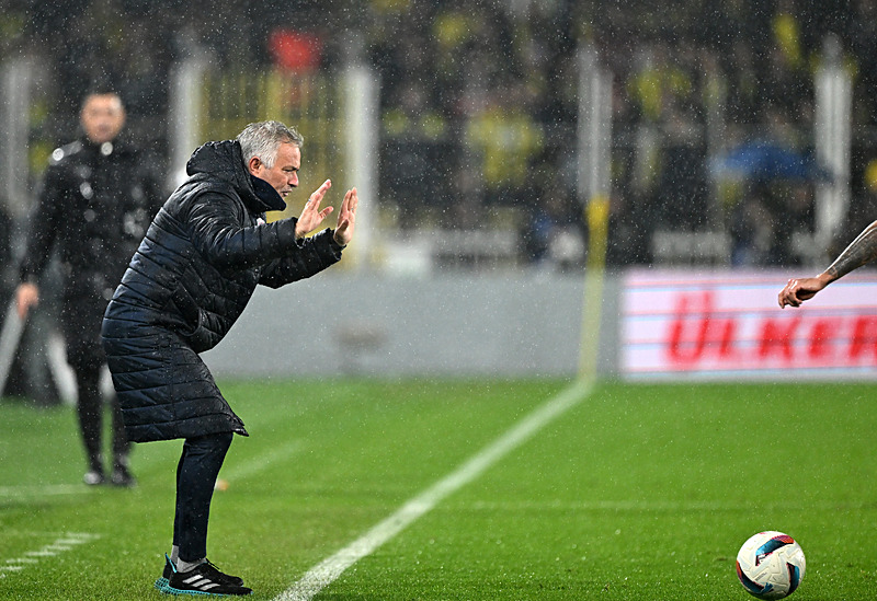 TRANSFER HABERİ | Fenerbahçe’den stoper operasyonu! Sakatlıklar sonrası harekete geçildi... 62 milyon Euro’luk takviye