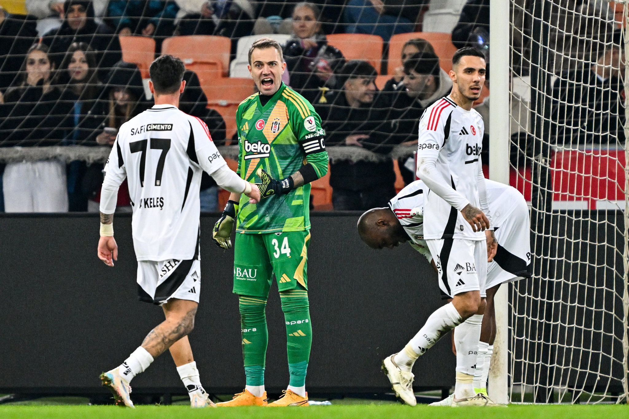 Beşiktaş’ta taşlar yerinden oynuyor! 4 futbolcuyla yollar ayrılıyor