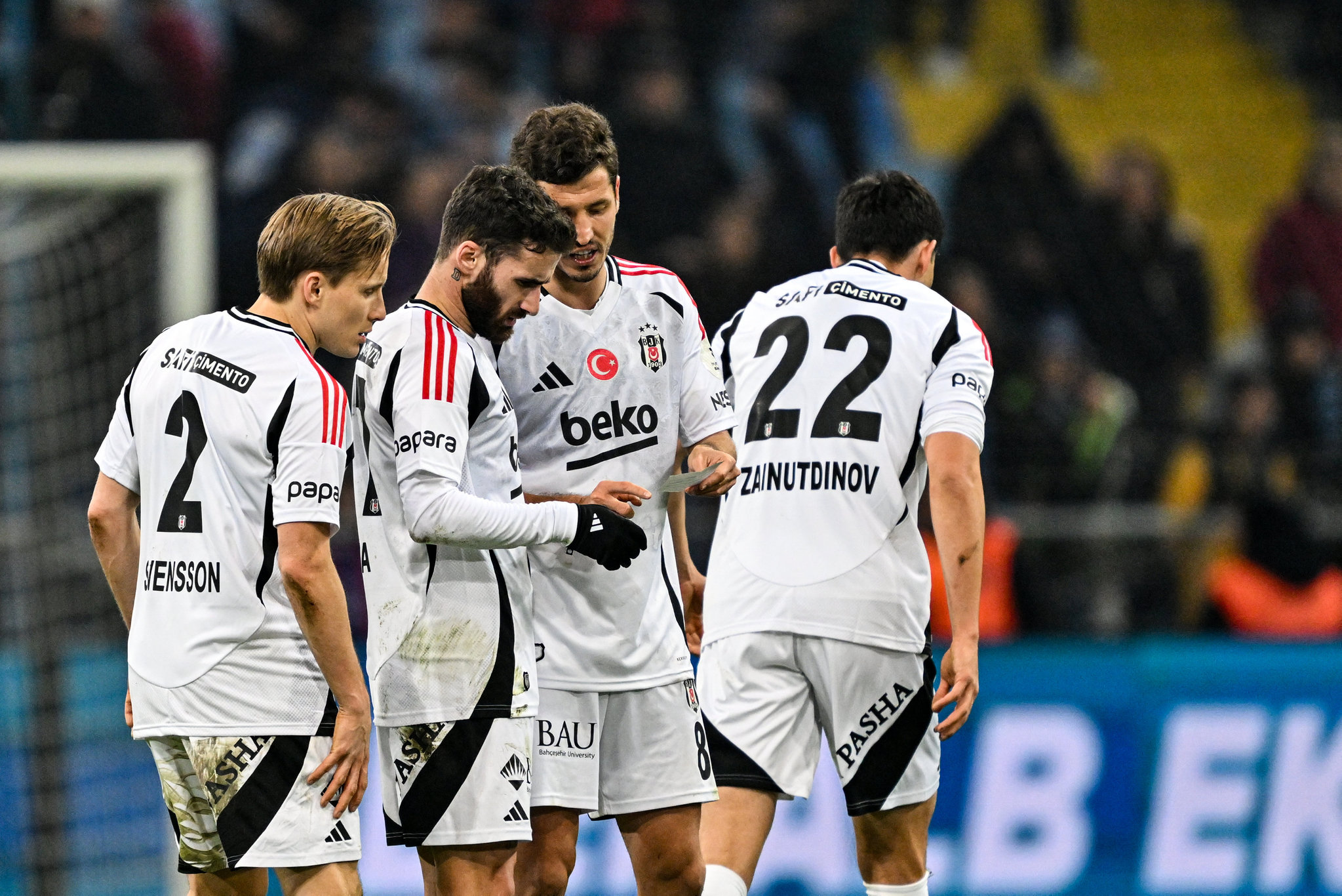 Beşiktaş’ta taşlar yerinden oynuyor! 4 futbolcuyla yollar ayrılıyor