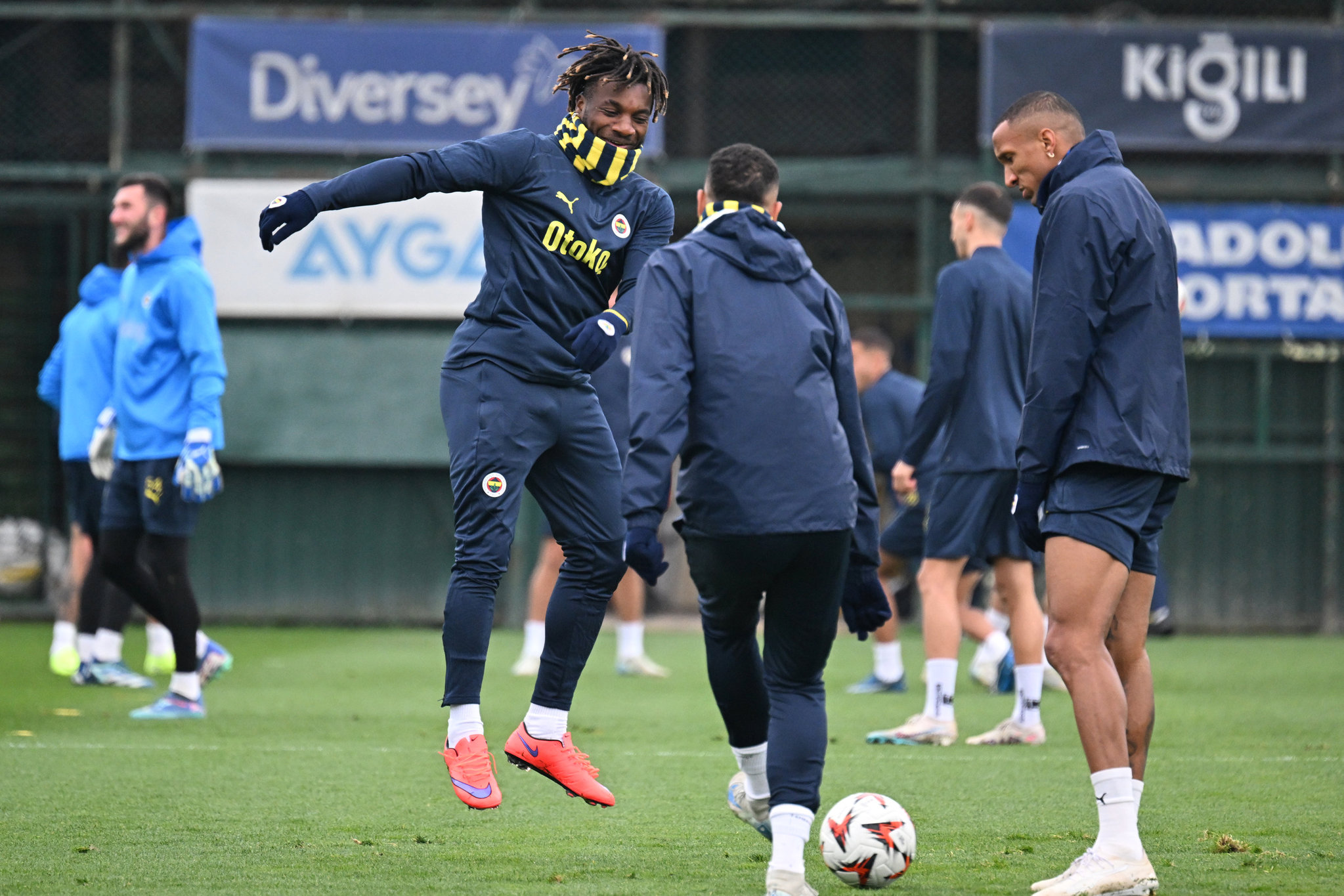 TRANSFER HABERİ: Fenerbahçe’de şoke eden Saint-Maximin iddiası!