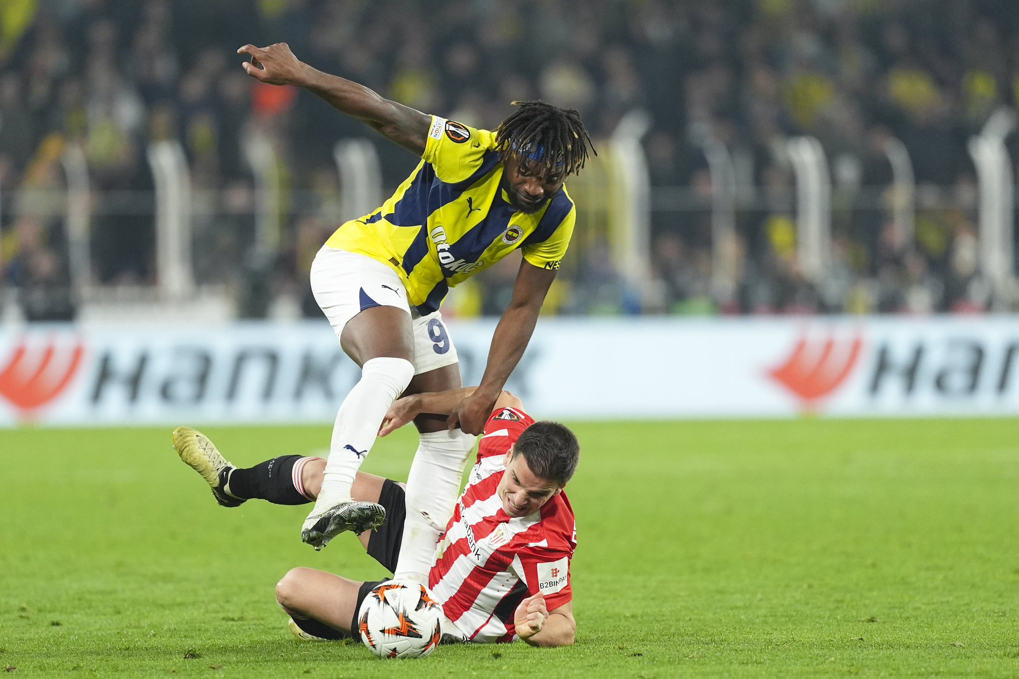 TRANSFER HABERİ: Fenerbahçe’de şoke eden Saint-Maximin iddiası!