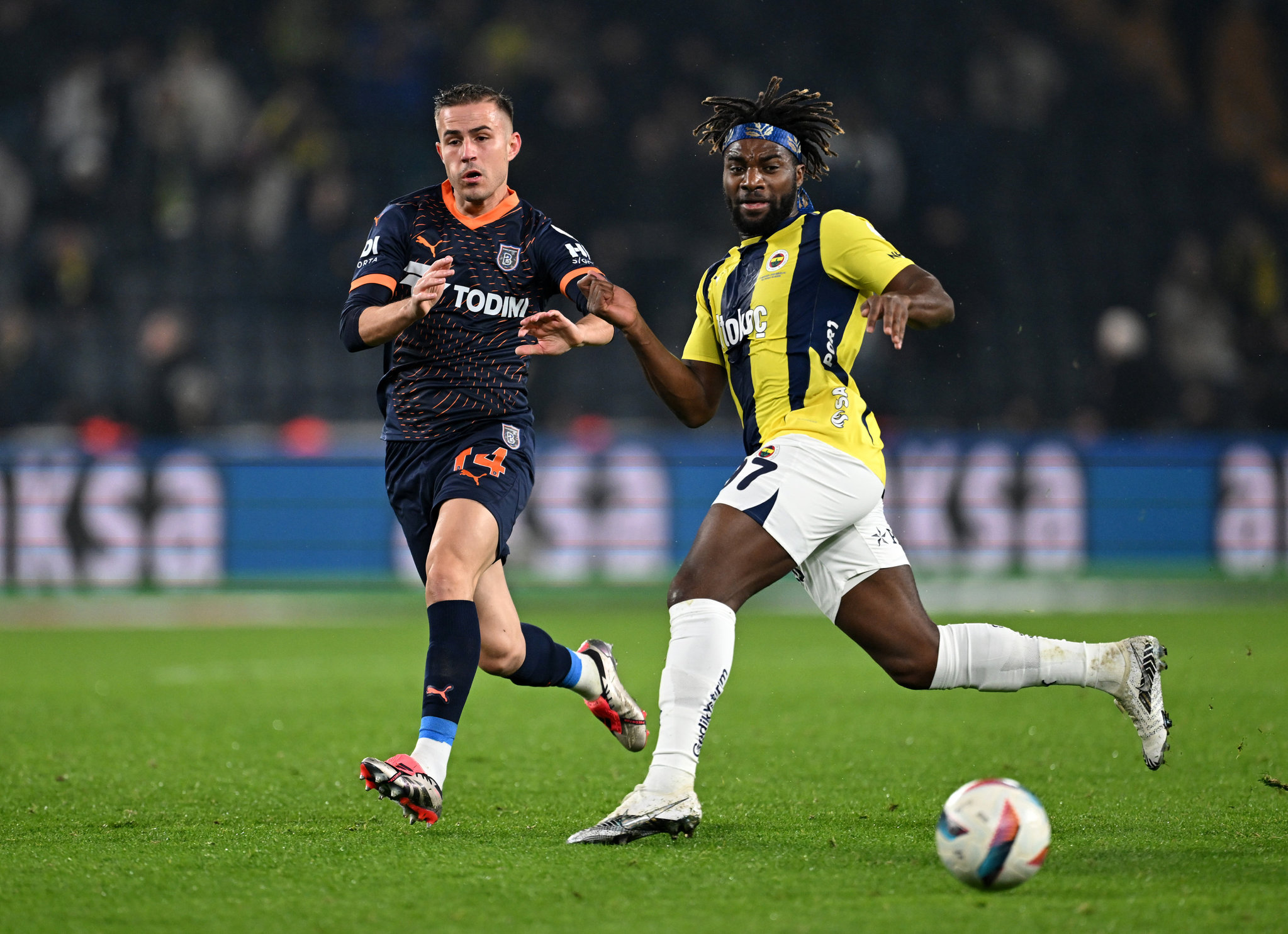 TRANSFER HABERİ: Fenerbahçe’de şoke eden Saint-Maximin iddiası!