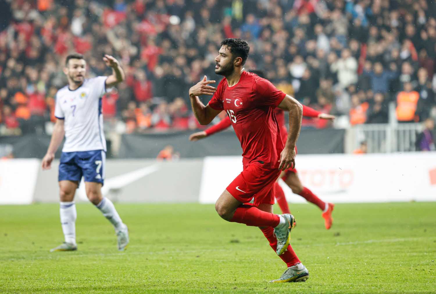 Galatasaray’dan sürpriz transfer! Cimbom’un eski yıldızı geri dönüyor