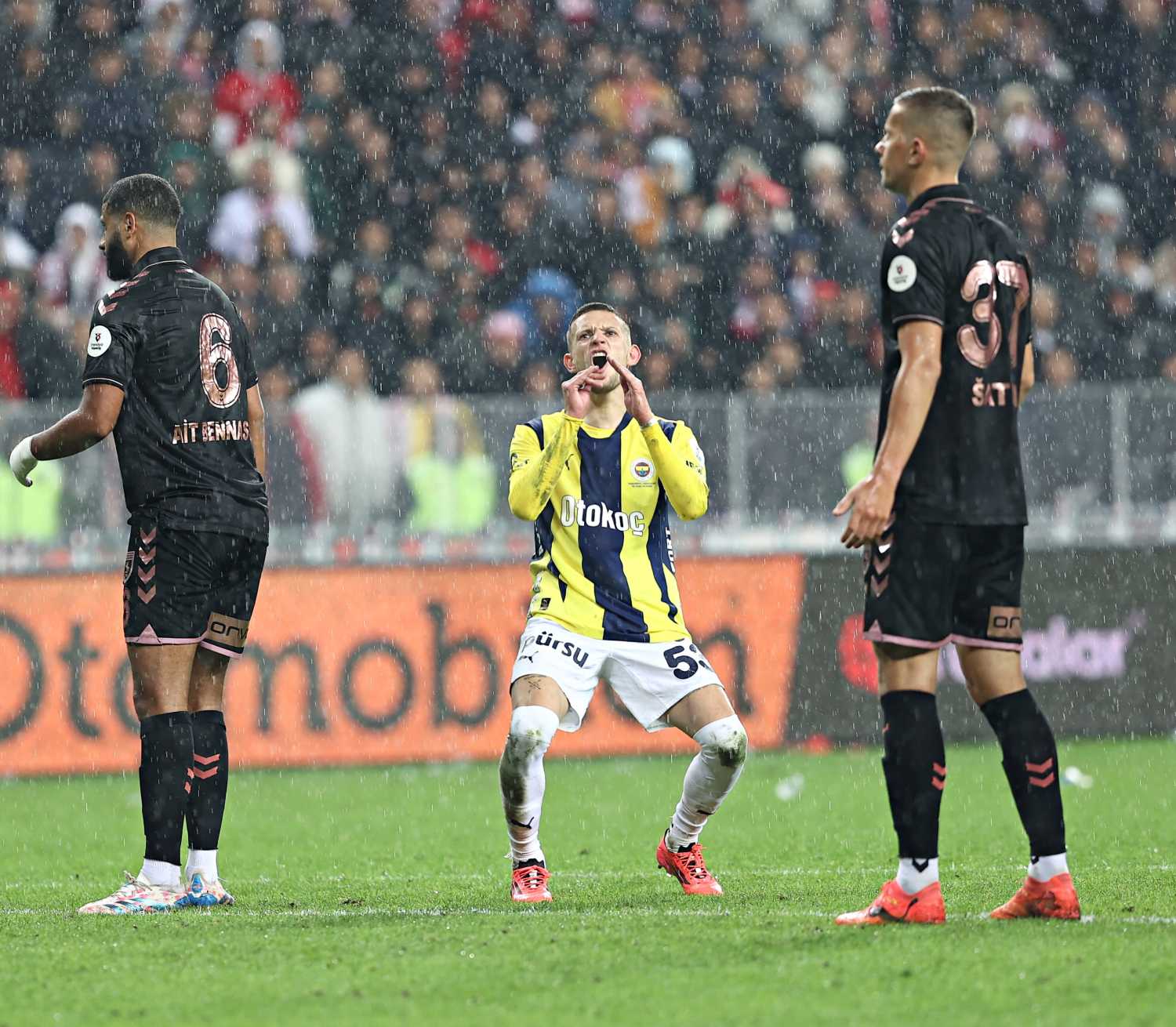 Fenerbahçe’ye Sebastian Szymanski için dev teklif! Transferde karar verildi