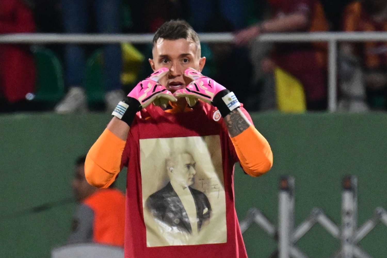 Galatasaray’da Fernando Muslera’nın geleceği netleşti! Transfer olmak istediği takım...