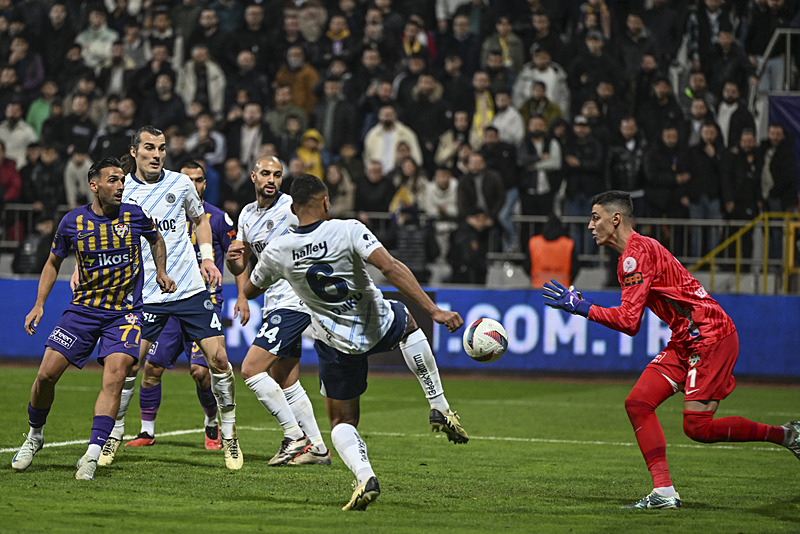 Mourinho rica etti Real Madrid transferden çekildi! Yıldız isim adım adım Fenerbahçe’ye