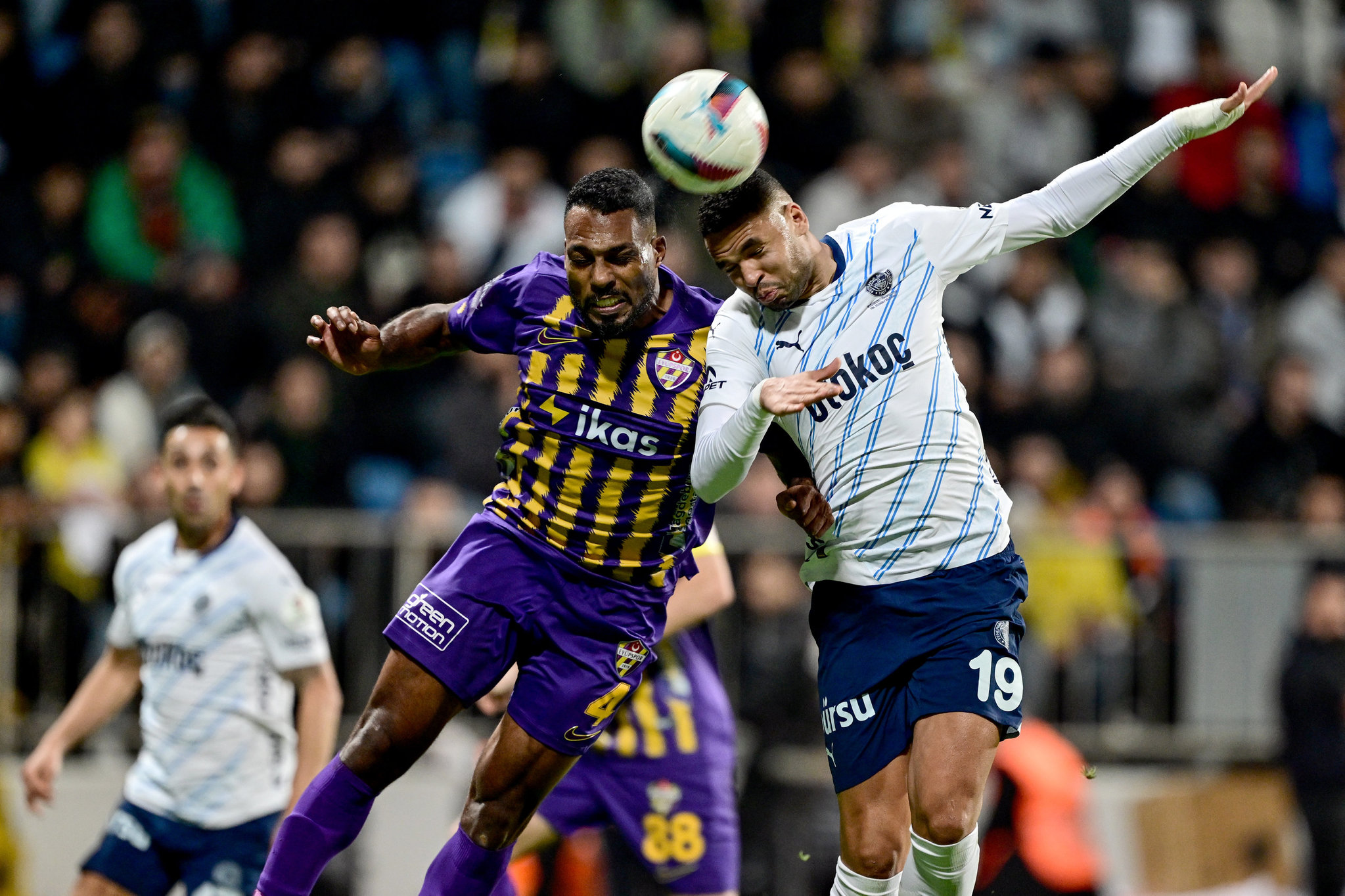 FENERBAHÇE TRANSFER HABERİ: Al-Nassr İstanbul’a geliyor! İşte En-Nesyri’nin tarihi bonservis ücreti