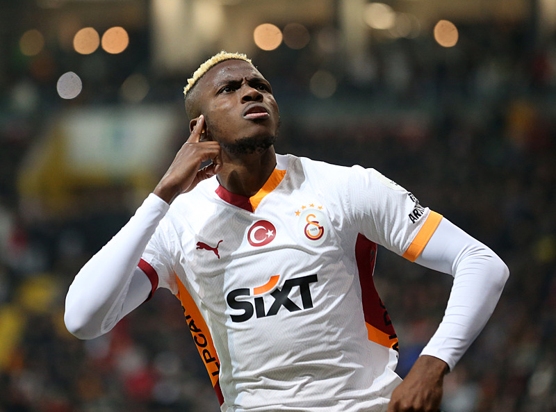 Galatasaray’a Victor Osimhen’den kötü haber! Transfer için dünya devi devrede