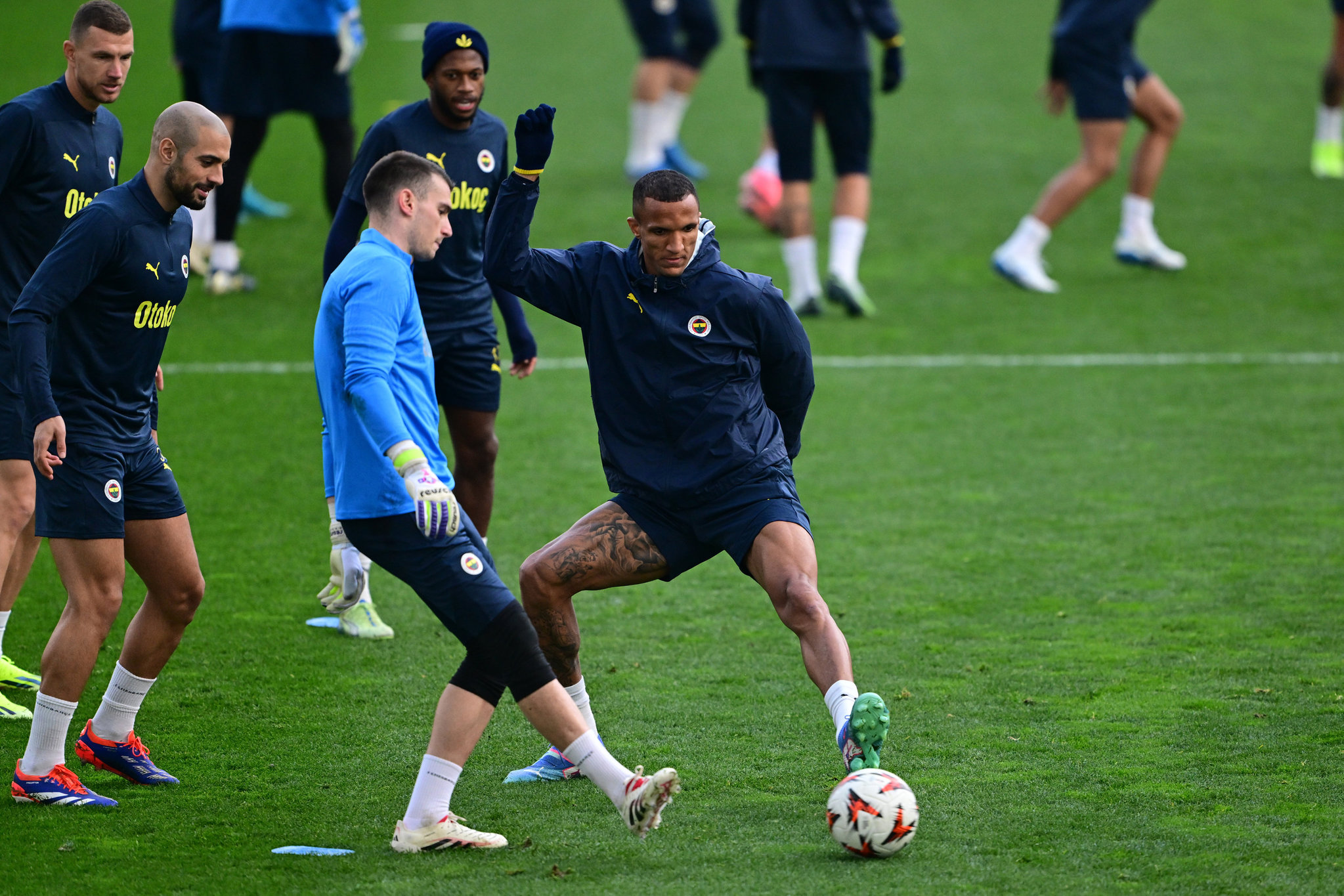 FENERBAHÇE TRANSFER HABERİ | Talipleri çıkan Dominic Livakovic’in bonservisi belli oldu!