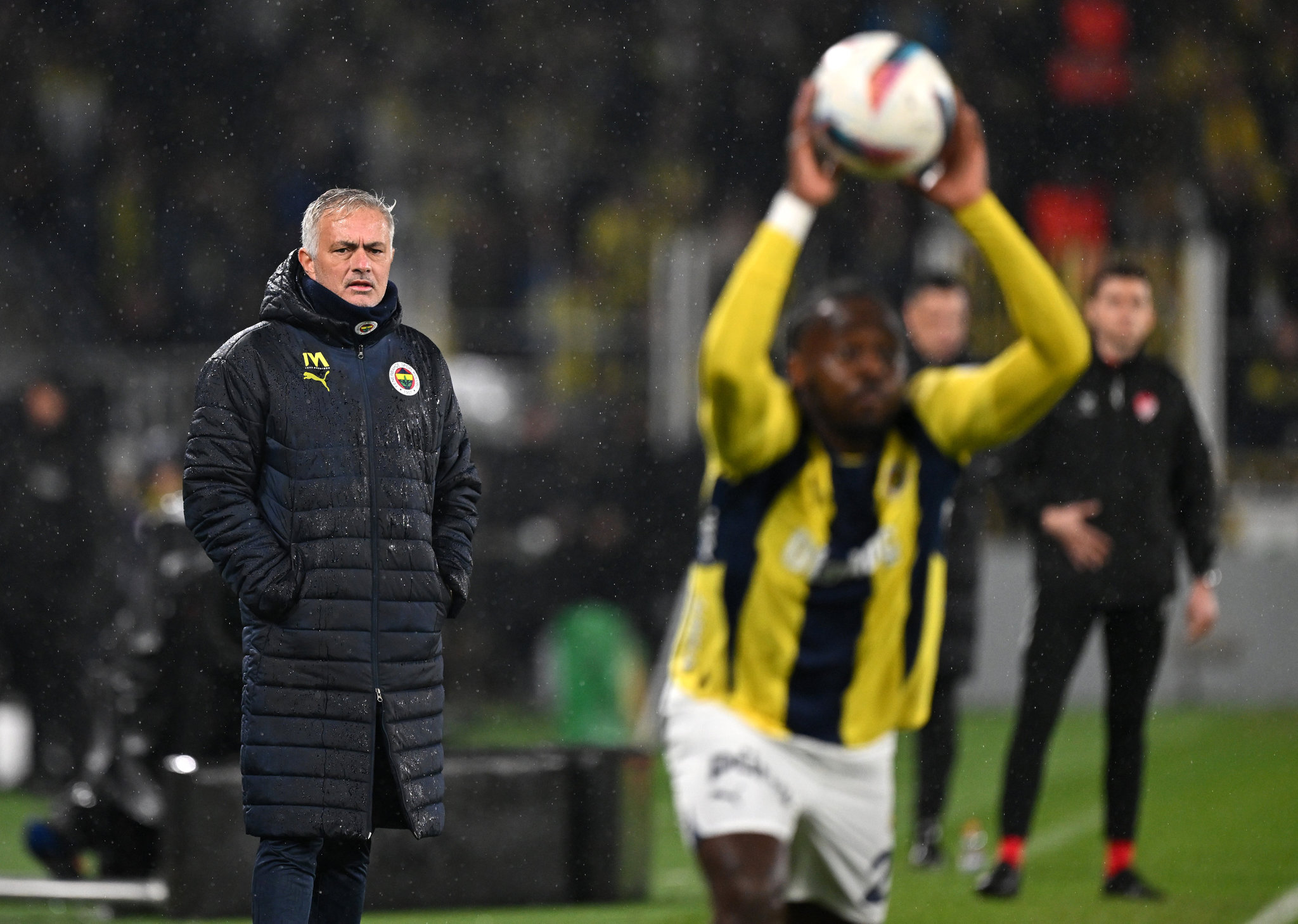 TRANSFER HABERİ: Fenerbahçe’de Mourinho gerçeği ortaya çıktı! Az kalsın gidiyormuş