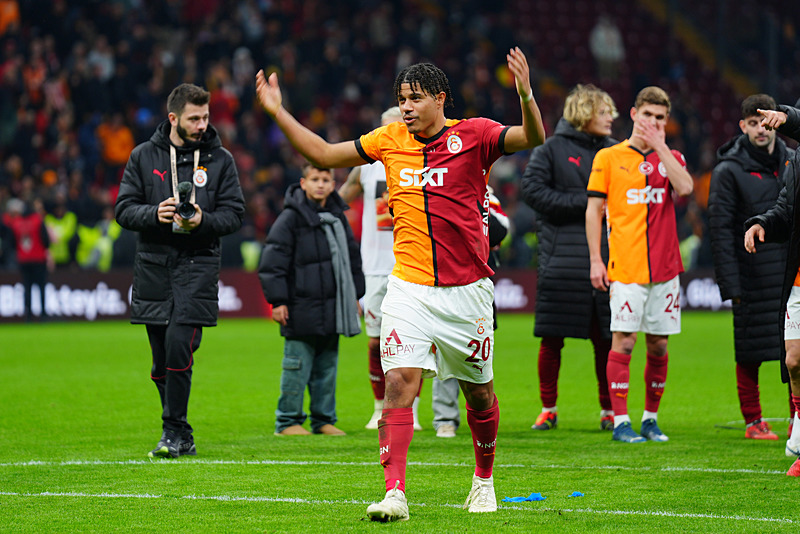 Galatasaray’dan çifte transfer bombası! Eski yıldız dönüyor