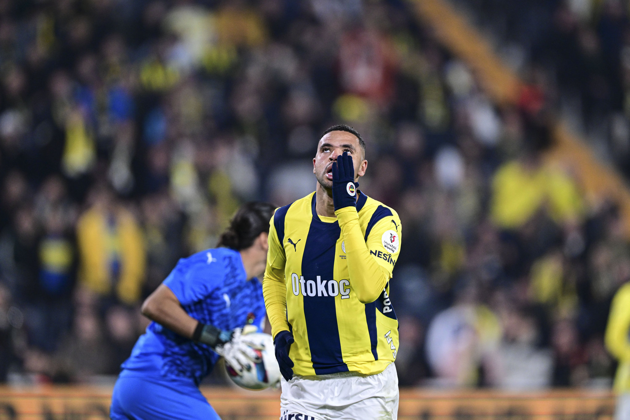 Fenerbahçe’den stoper bombası! Yönetimden sürpriz hamle