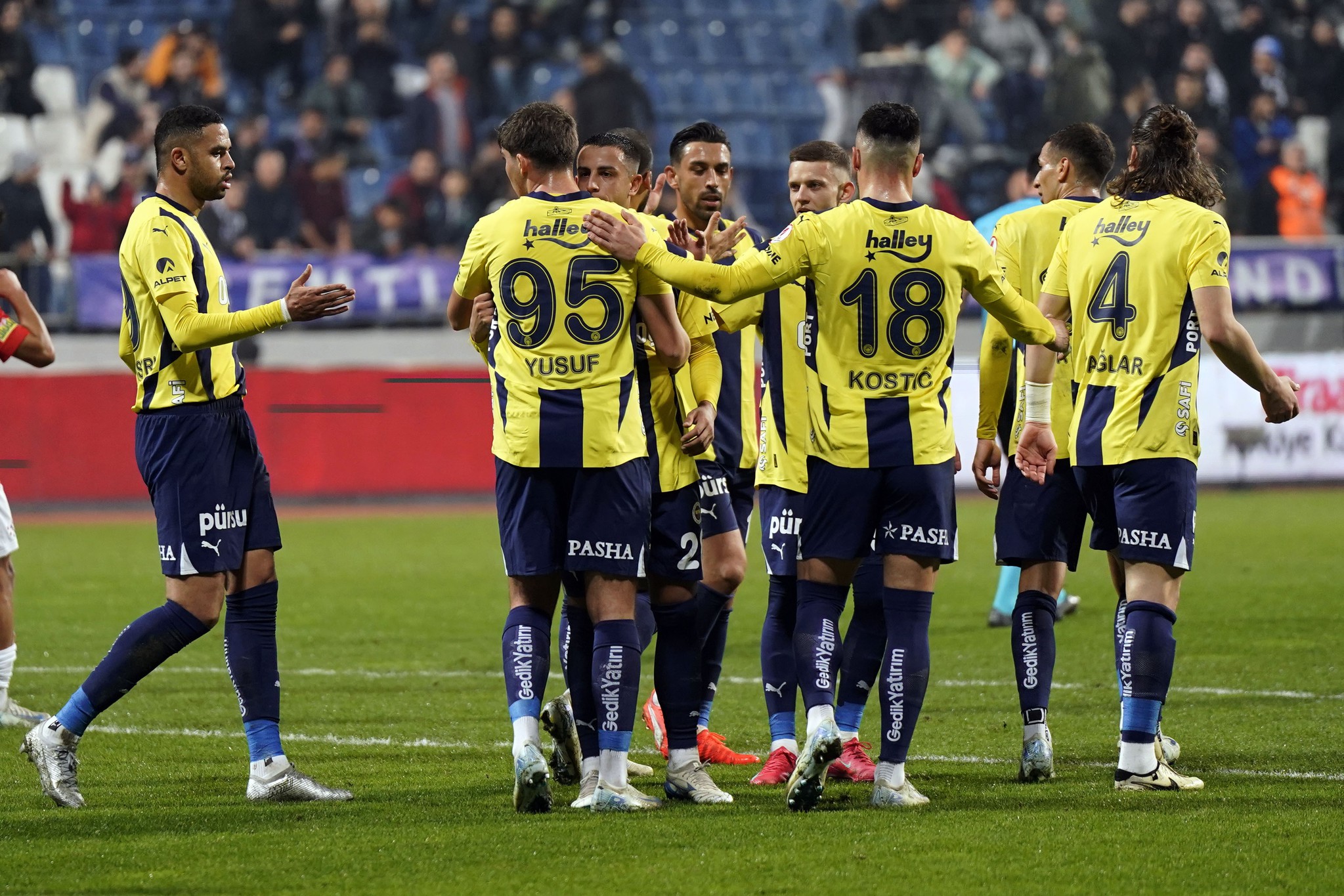 TRANSFER HABERİ | Fenerbahçe yeni stoperini buldu! İşte o isim