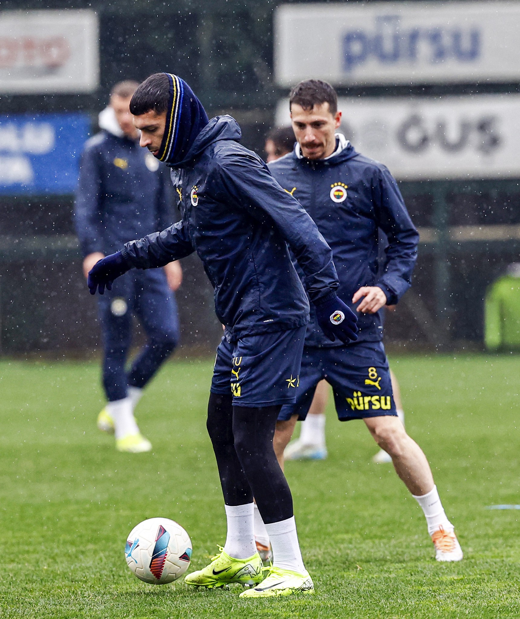 TRANSFER HABERİ | Fenerbahçe’ye 19’luk genç stoper! Fransız basını duyurdu