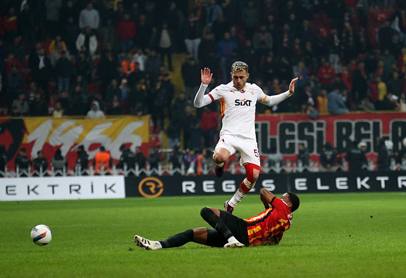 GALATASARAY TRANSFER HABERİ | Tarihi bonservisle gidecek! Okan Buruk transfer için kararını verdi