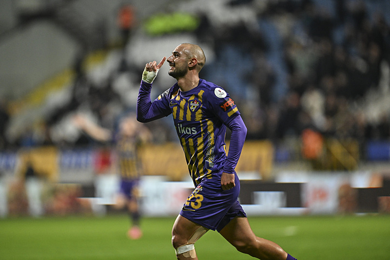 TRANSFER HABERİ - Galatasaray Ahmed Kutucu’yu bitiriyor! İmza an meselesi