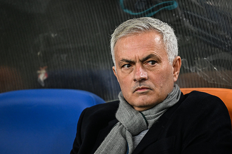 Fenerbahçe’de çifte ayrılık! Mourinho’nun gözdesiydi ama...