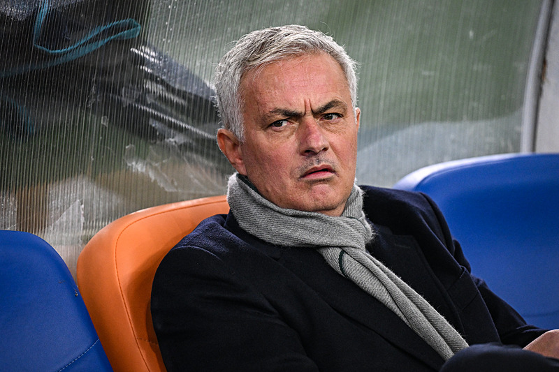 Fenerbahçe’de çifte ayrılık! Mourinho’nun gözdesiydi ama...