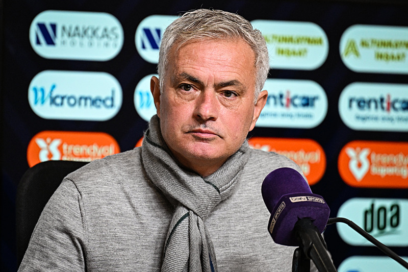 Fenerbahçe’de çifte ayrılık! Mourinho’nun gözdesiydi ama...