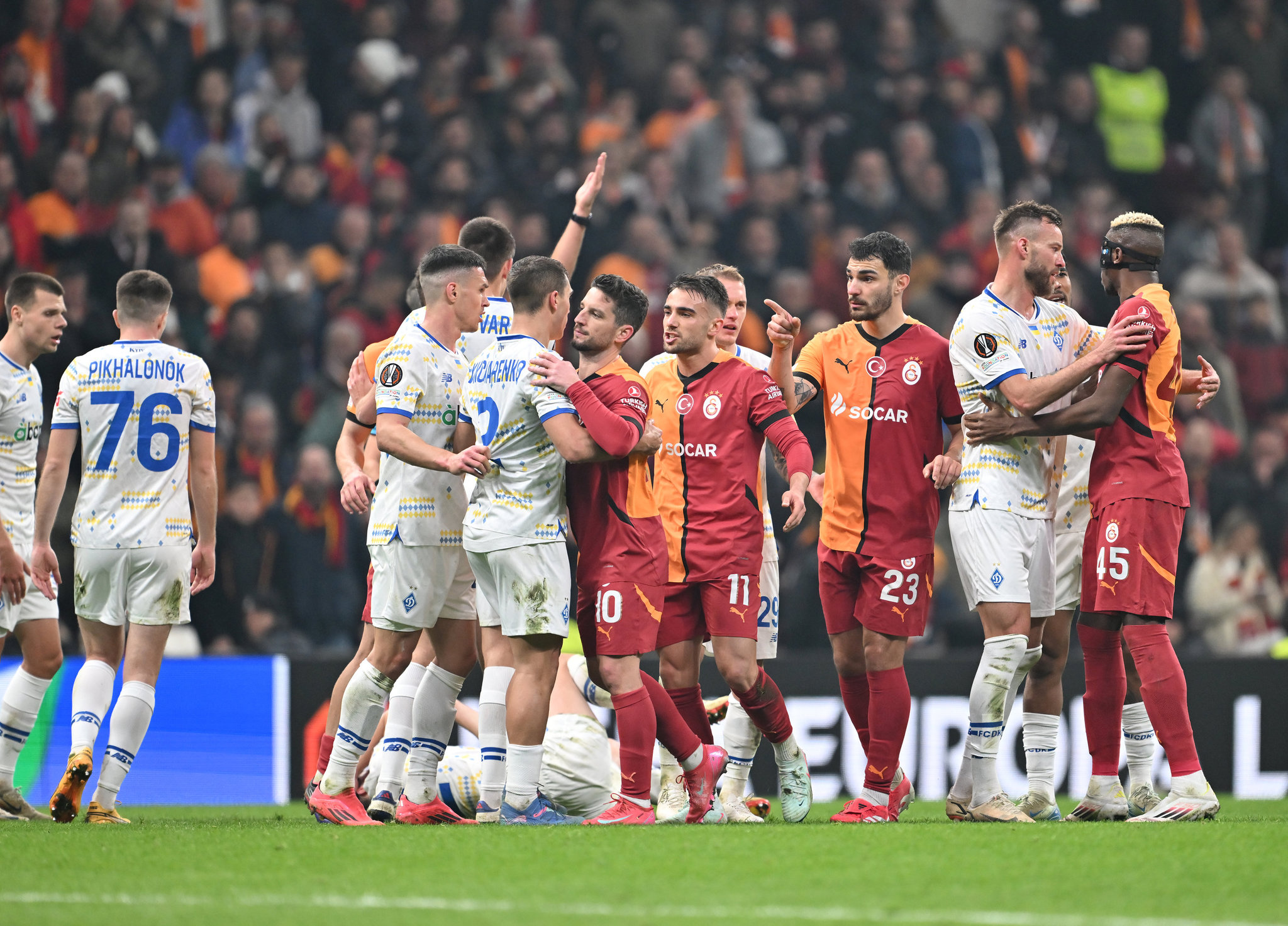 Galatasaray’dan stoper harekatı! 2 yıldız için çalışmalar başladı