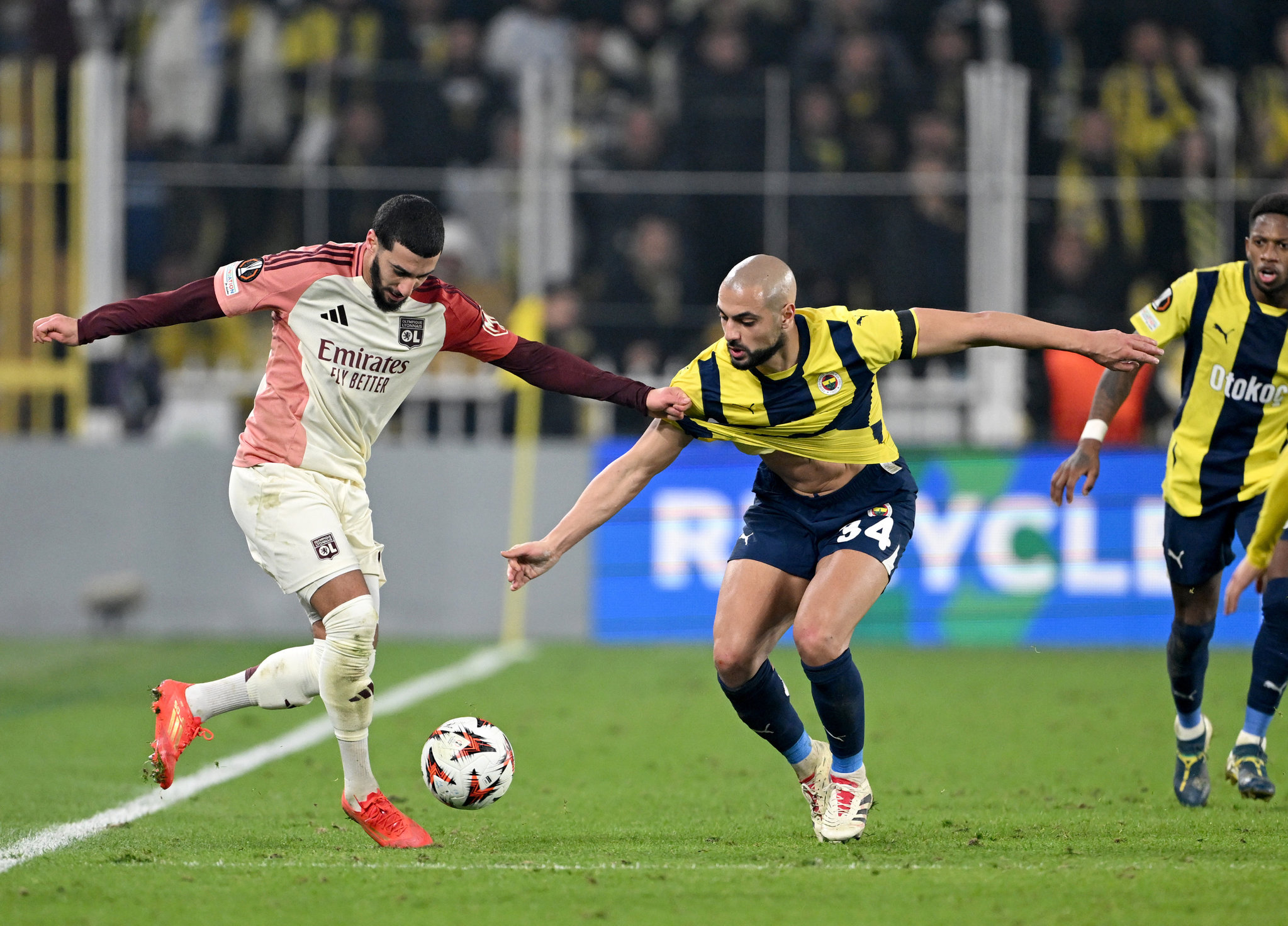 TRANSFER HABERİ: Fenerbahçe’de flaş ayrılık! Lyon maçı sonrası bileti kesildi