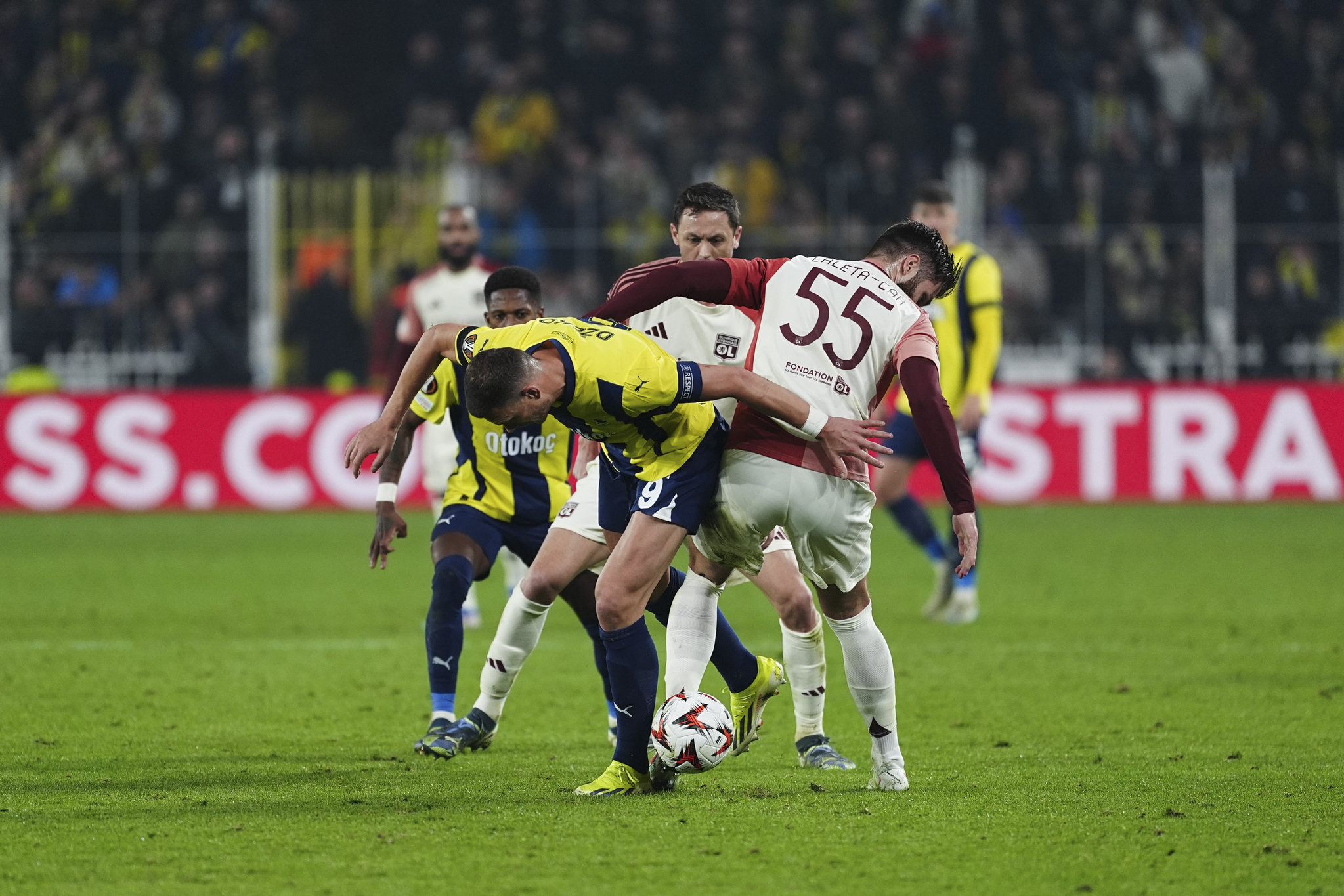 TRANSFER HABERİ: Fenerbahçe’de flaş ayrılık! Lyon maçı sonrası bileti kesildi